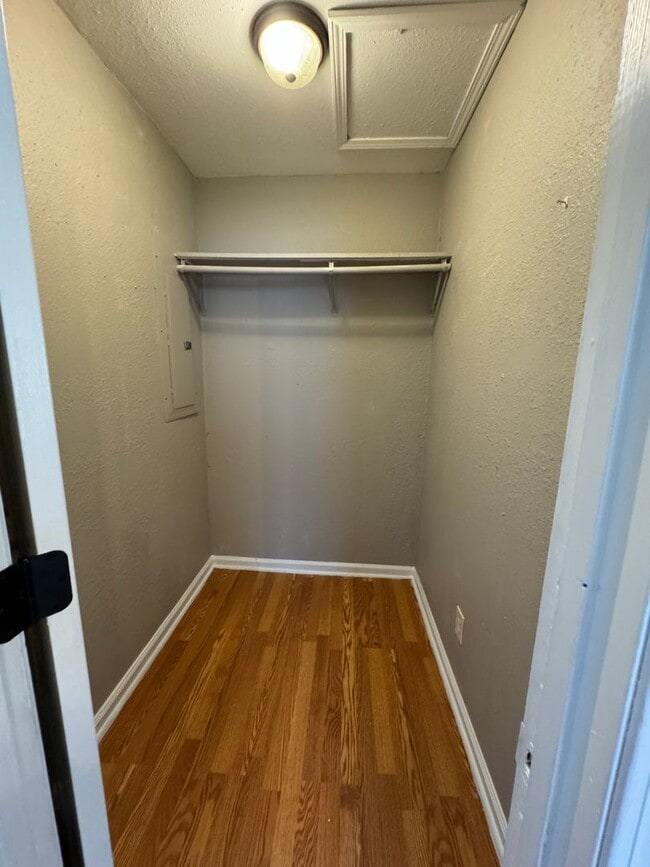 Building Photo - 1 Bed / 1 Bath in Bono Available Now
