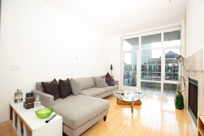 Foto del edificio - Furnished condo in the heart of San Diego ...