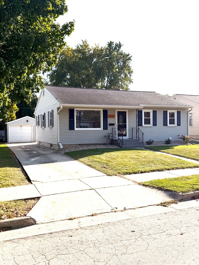 Primary Photo - 568 Boyd St
