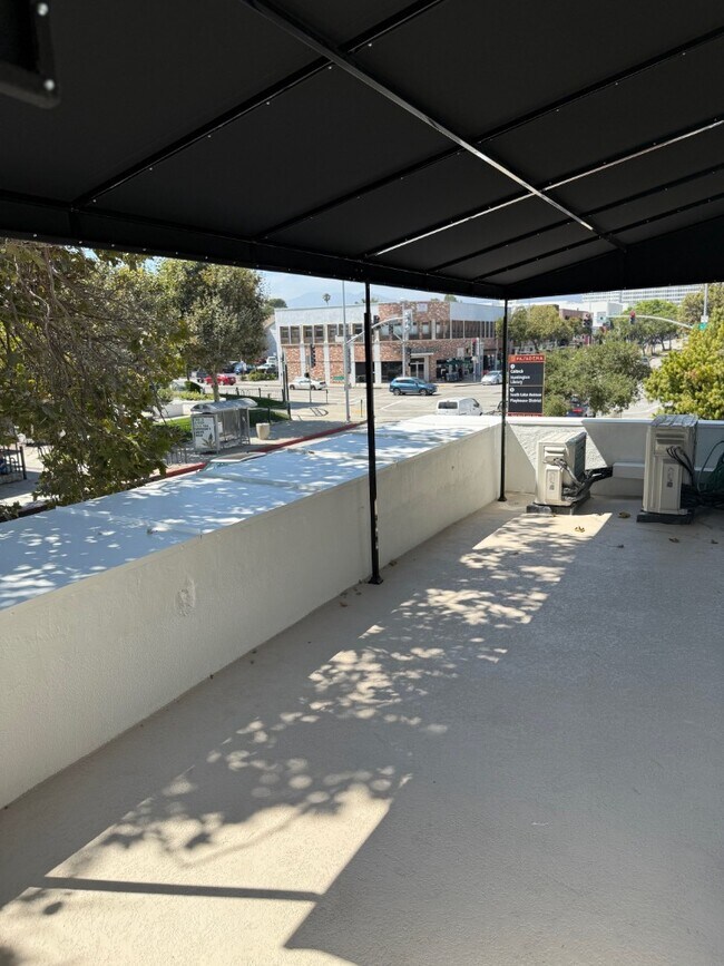 Foto del edificio - 606 S Lake Ave