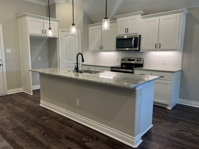 Foto del edificio - 708 Hardaway Ln