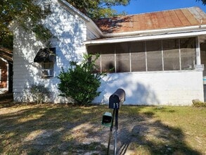 Building Photo - 209 Sawyer St