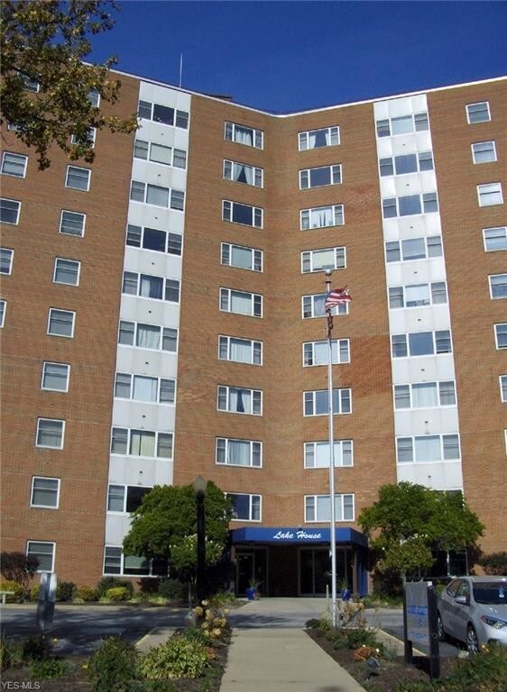 Primary Photo - 11850 Edgewater Dr
