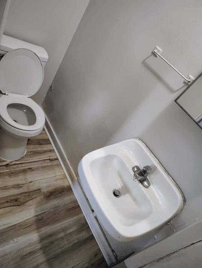 Building Photo - 2.0 bedroom in Richmond Indiana 47374