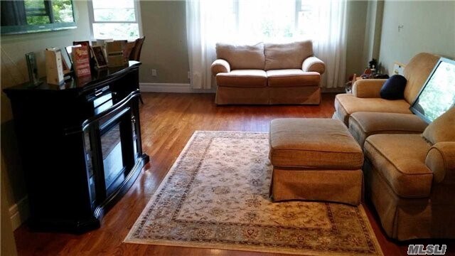 Foto del edificio - 72-21-72244 244th St