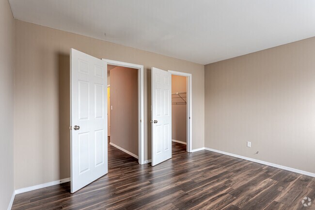 2HAB, 1.5BA - 1,100 ft² - All the things are found at Silver Springs