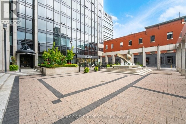 Building Photo - 30 Wellington St E