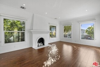 Building Photo - 6113 Cashio St