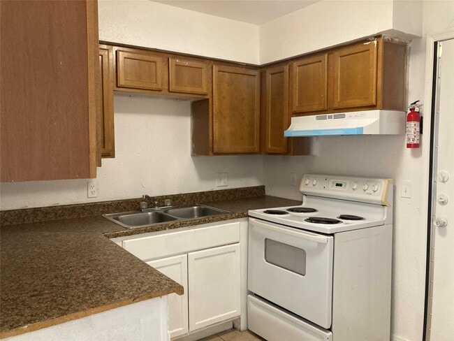 Building Photo - 7201 Hallshire Dr