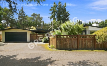Building Photo - 17224 Beach Dr NE