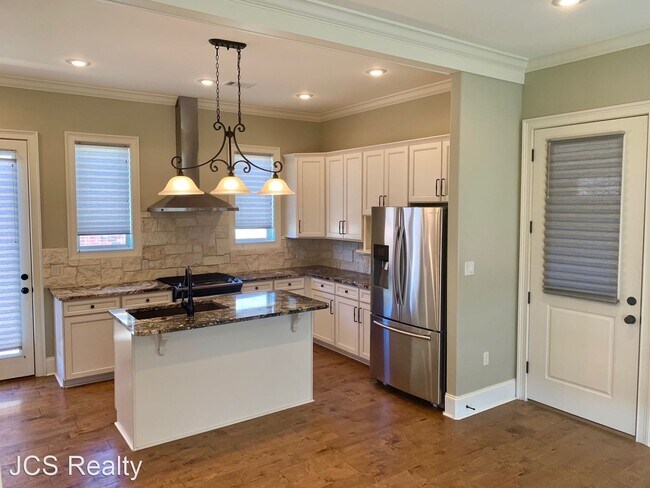 Building Photo - 3 br, 2.5 bath House - 2807 Village Meadow...