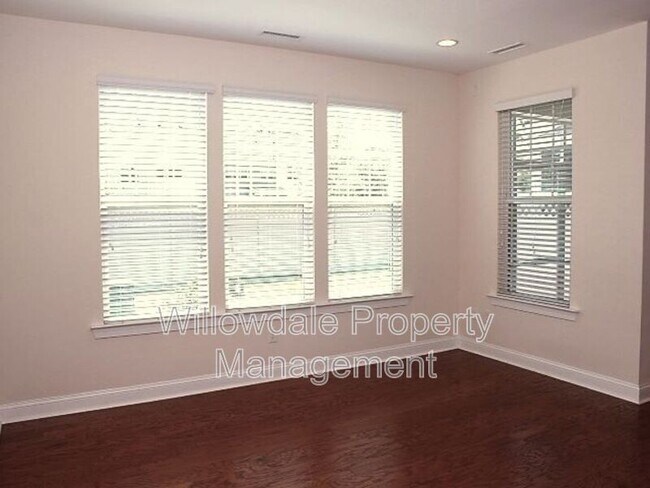 Photo - 1064 Midvale Ave House