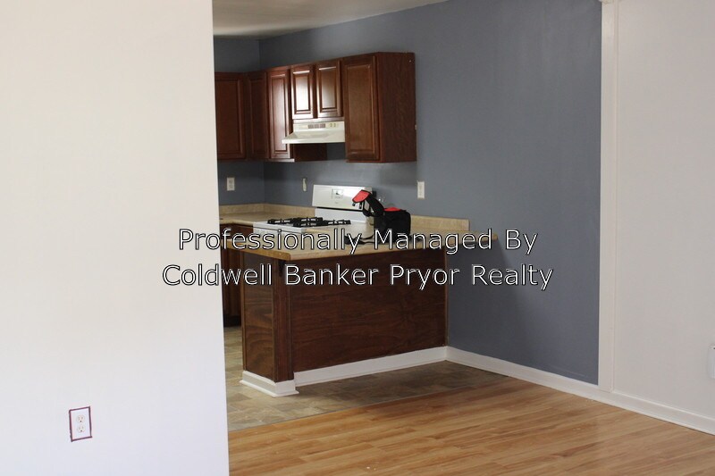 Primary Photo - 207 Cedar Glen Ln