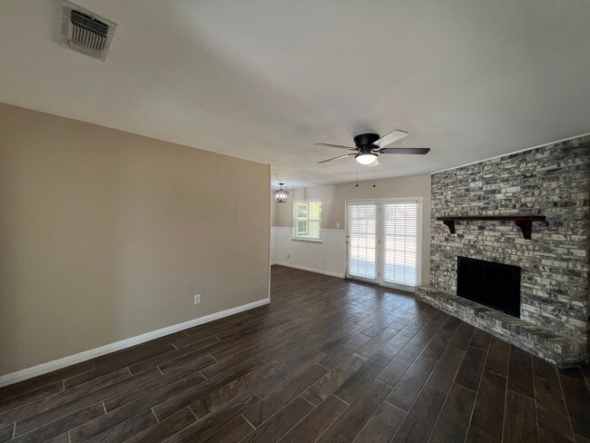 Foto del edificio - North Richland Hills Texas Townhome For Rent