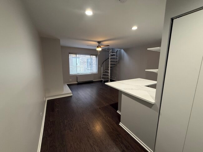 Foto del edificio - 744 W Gordon Terrace