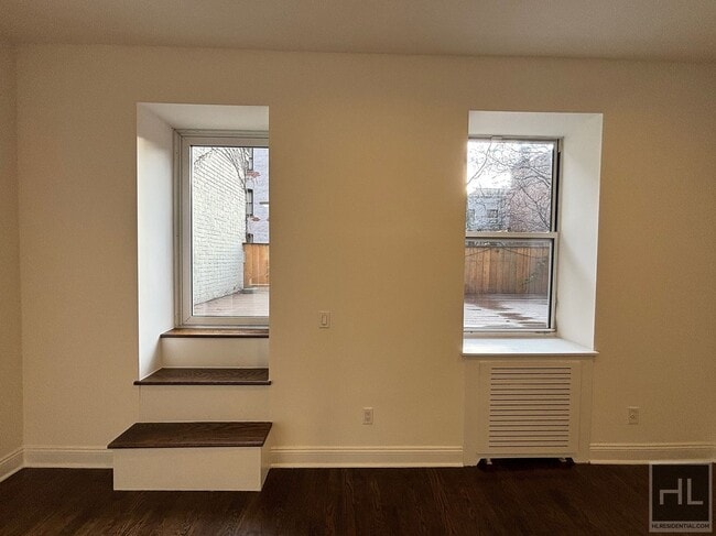 Building Photo - WEST 9 AVE