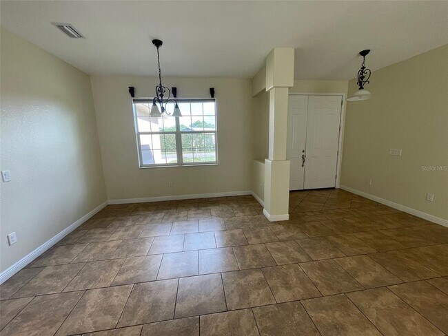 Foto del edificio - 497 MacArthur Dr