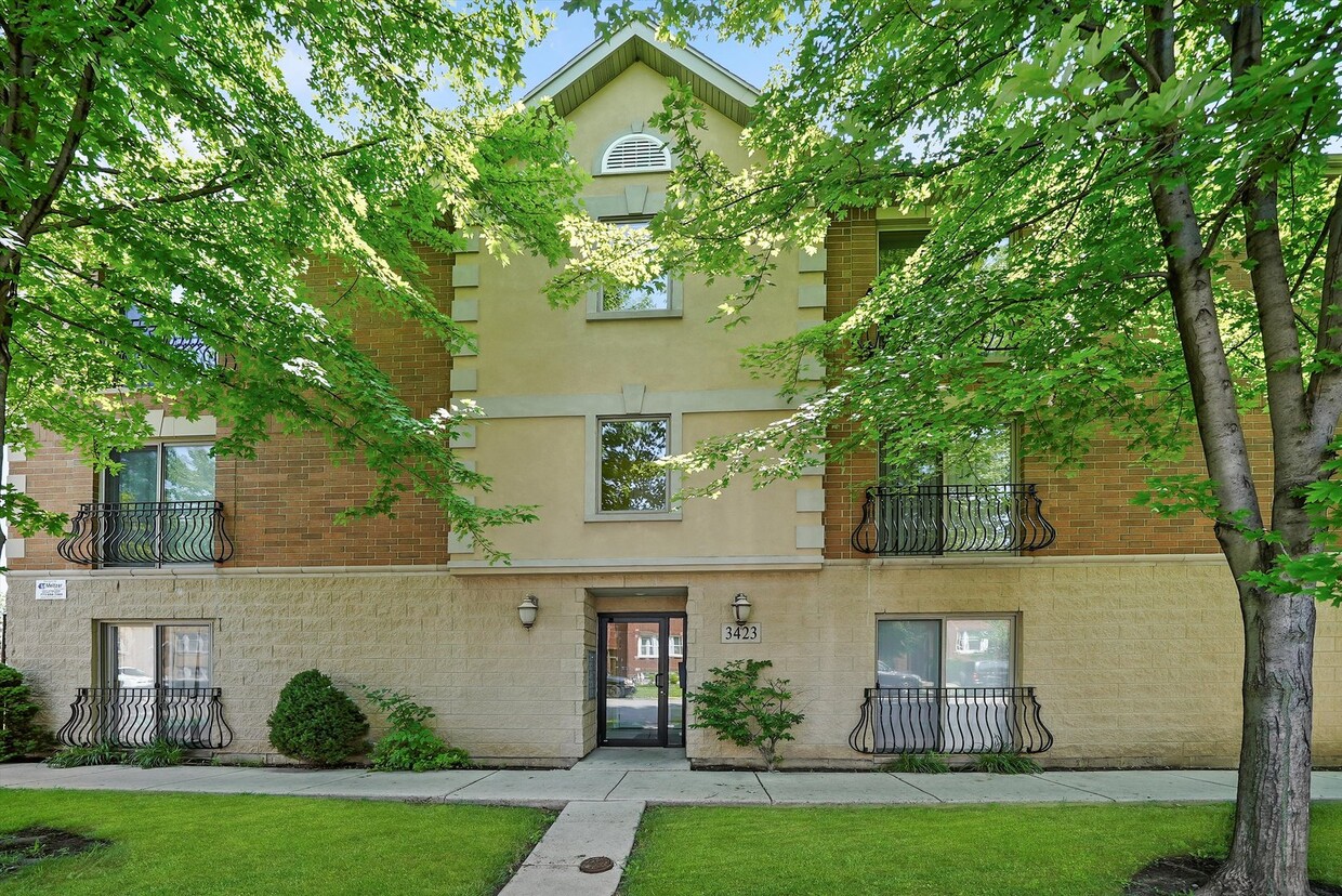 Primary Photo - 3423 Ridgeland Ave