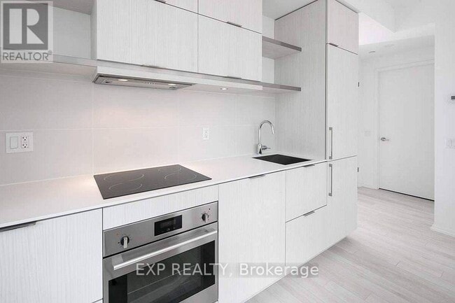 Building Photo - 197 Yonge St