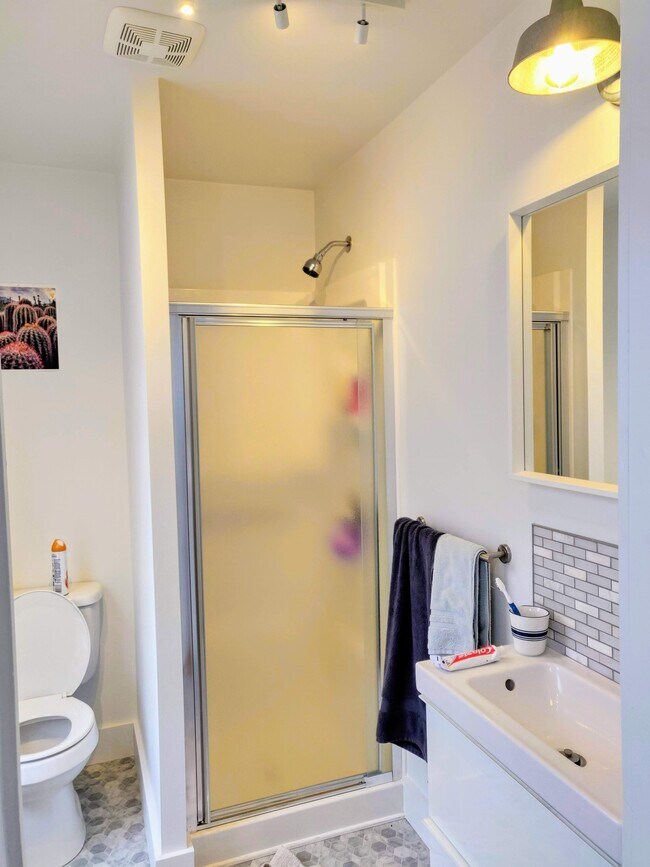 Building Photo - 41 St John Ave