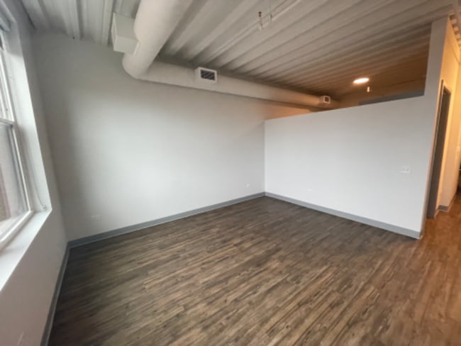 Photo - 3917 N Sheridan Rd Apartment