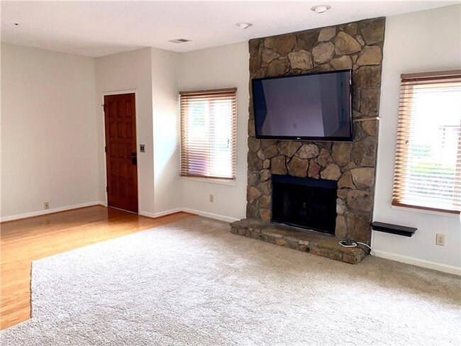 Building Photo - 505 Roswell Landings Dr