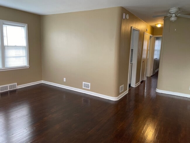 Building Photo - 2610 N 60th St
