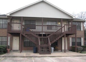 Building Photo - 2336 N Pearland Ave