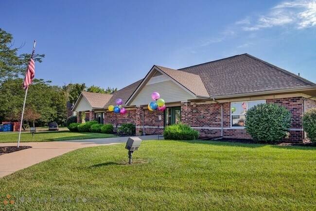 Building Photo - 717 E Hunters Run Dr