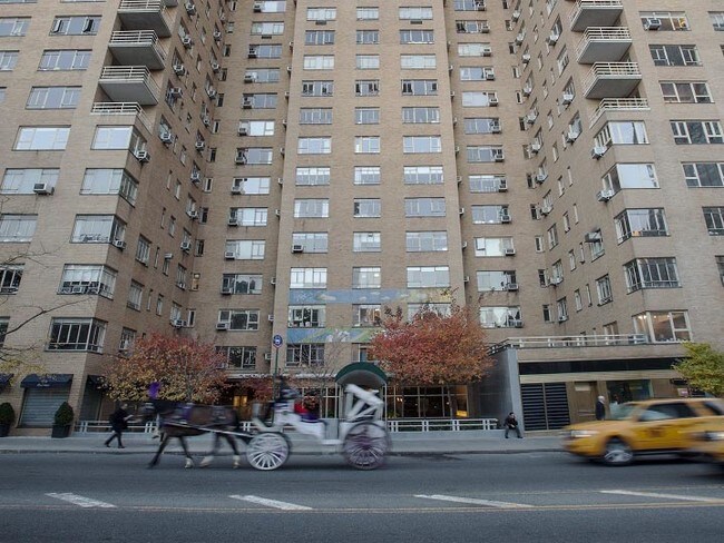 Building Photo - 240 Central Park S St