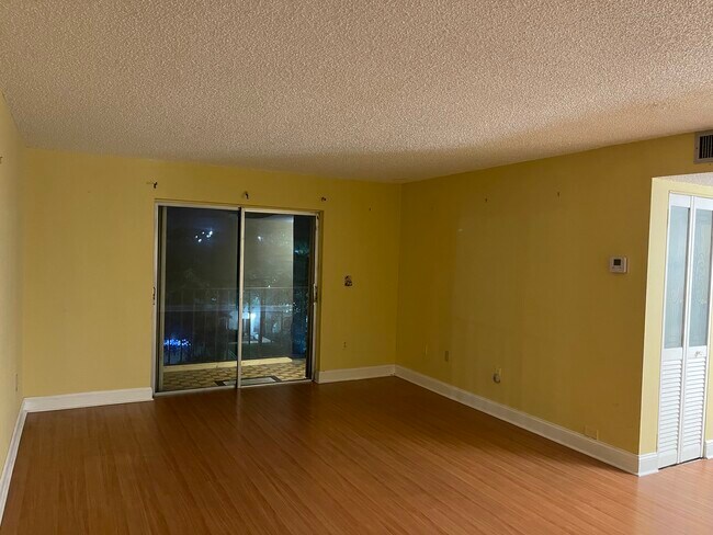 Living room - 1236 Alton Rd