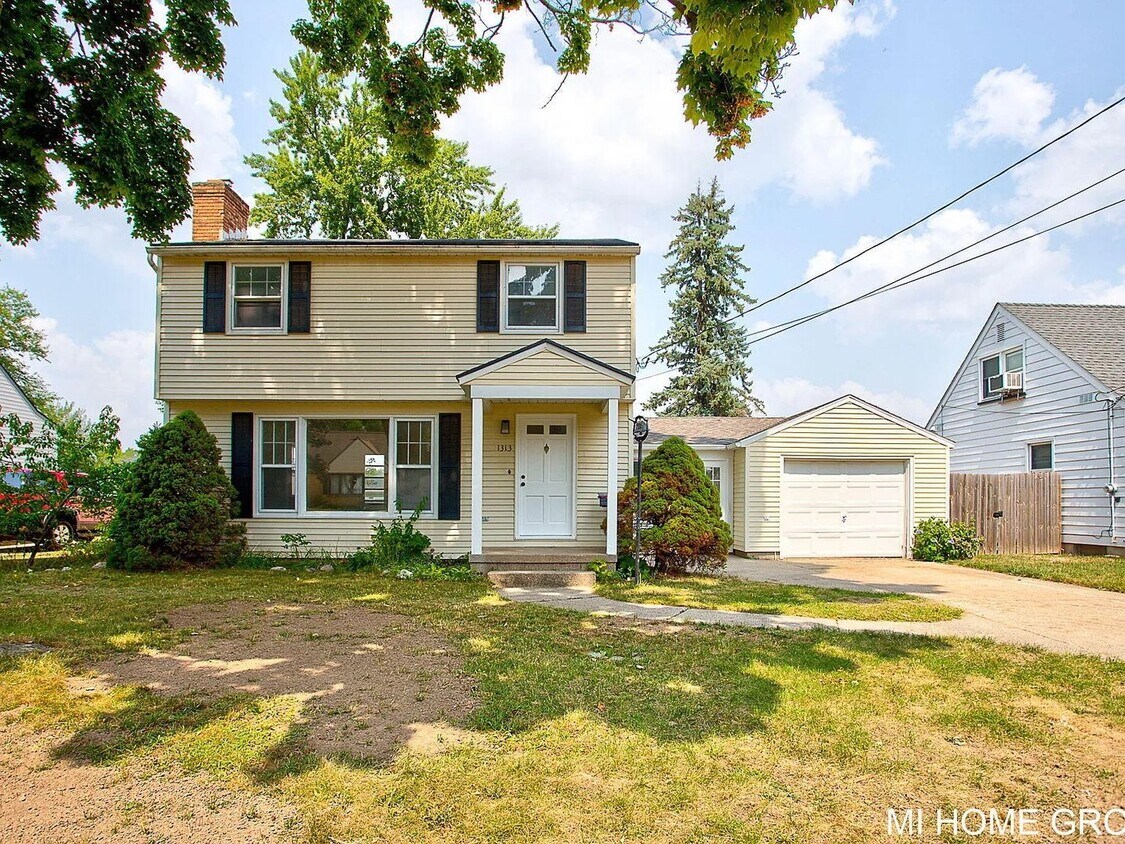 Primary Photo - Lovely 3 Bedroom North East Grand Rapids