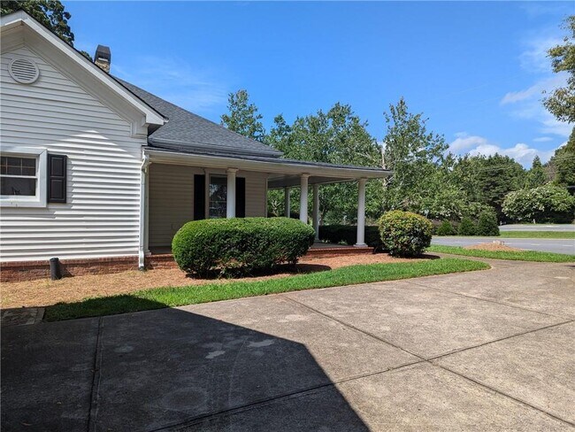 Foto del edificio - 1404 Peachtree Pkwy