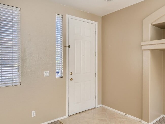 Foto del edificio - Beautiful 4 bedroom with pool in gated community