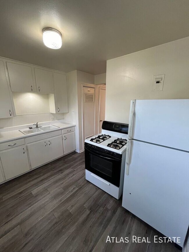 Foto del edificio - PRICE REDUCED! Fantastic 1 Bed-1 Bath Apar...