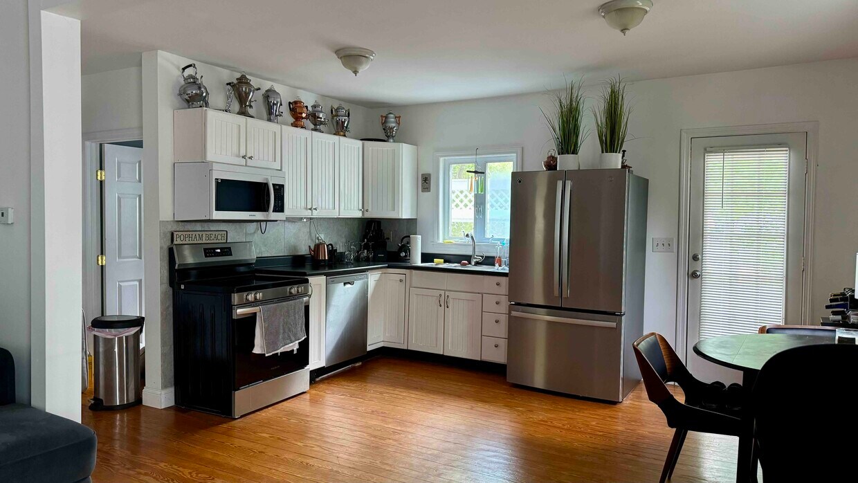 Kitchen new appliances - 9 Plum Ln