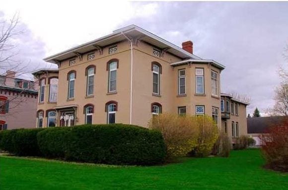Primary Photo - 229 Clinton St