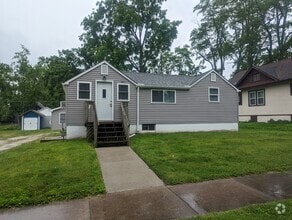 Building Photo - 307 W Ells Ave