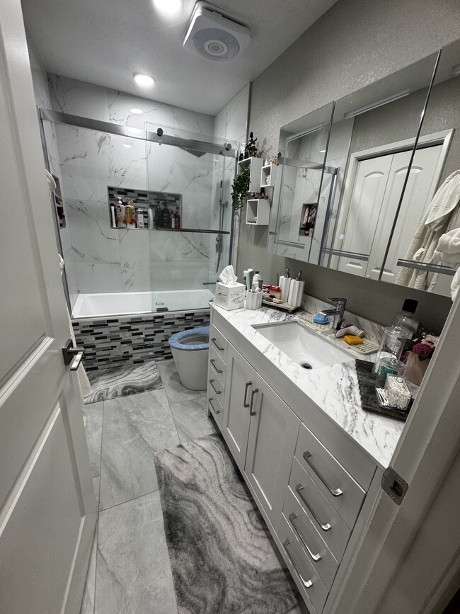 Building Photo - 2911 La Terrace Cir