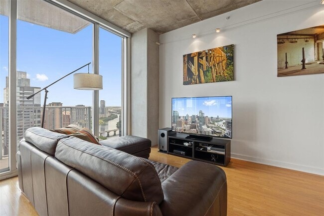 Building Photo - 360 Nueces St