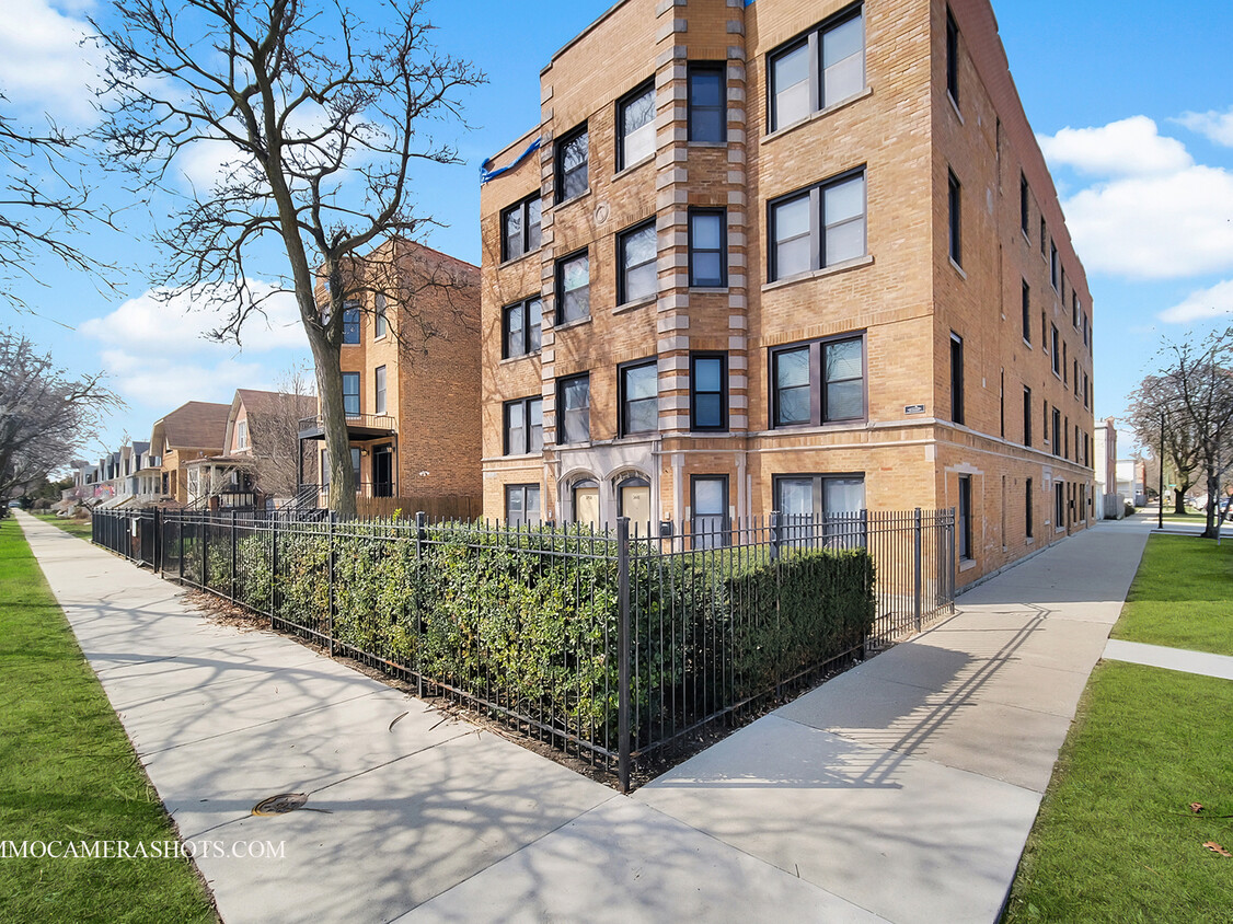 Foto principal - 3756 N Bernard St