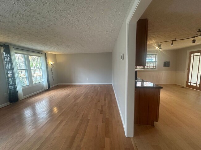 Building Photo - 804 Mason Rd