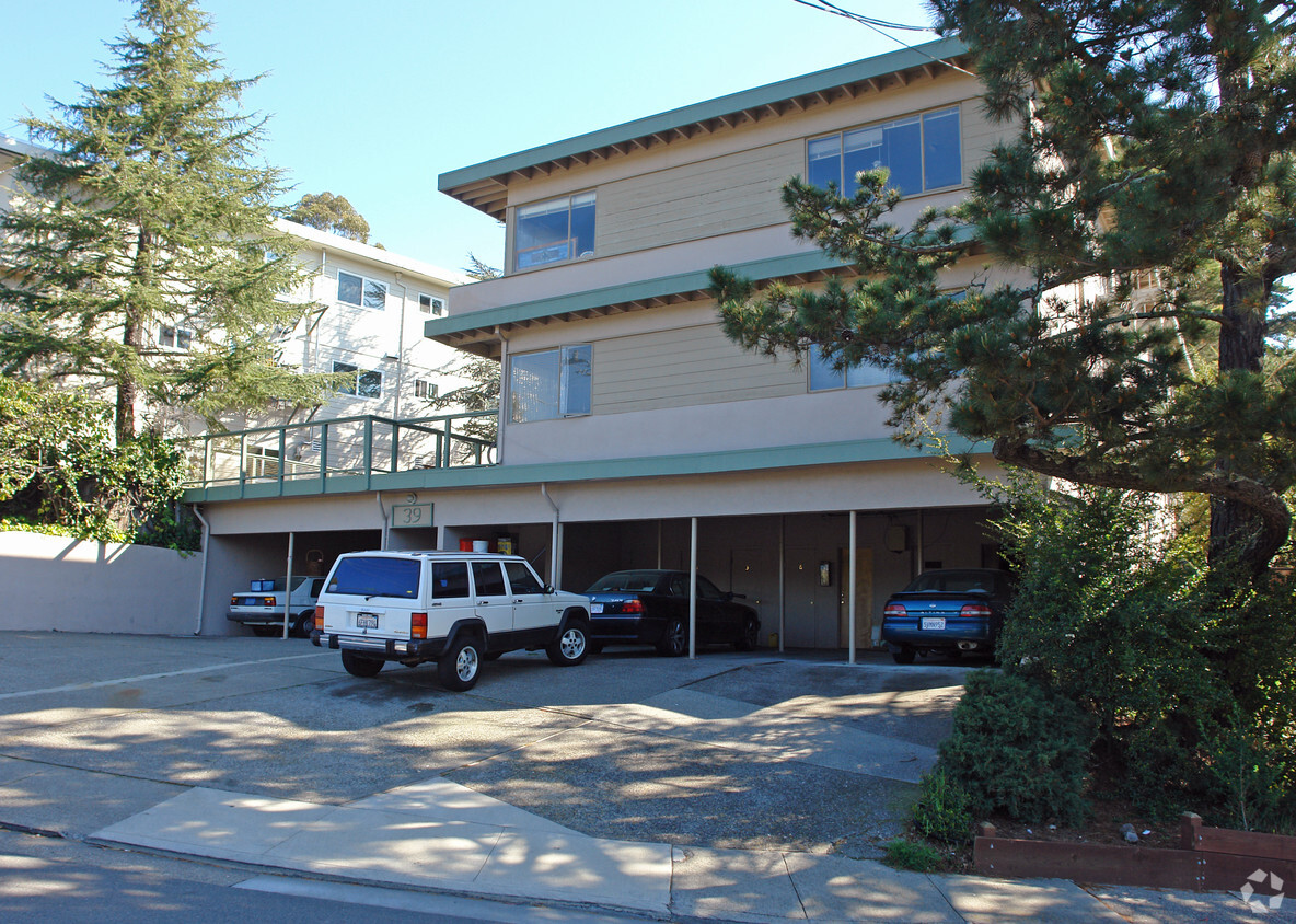 Building Photo - 39 Roque Moraes Ct
