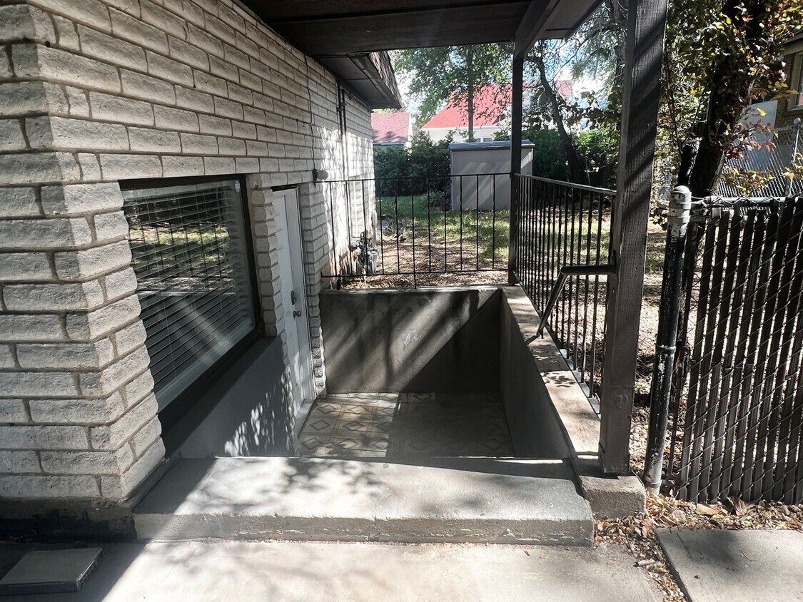 Primary Photo - 832 15th St