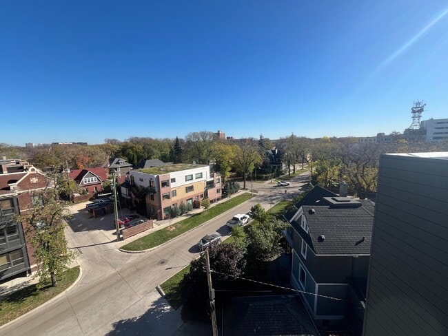 Building Photo - 238-238 Wellington Crescent