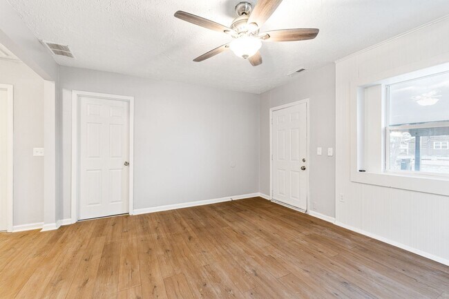 Foto del edificio - Fully Renovated 2BR Home with Modern Upgra...