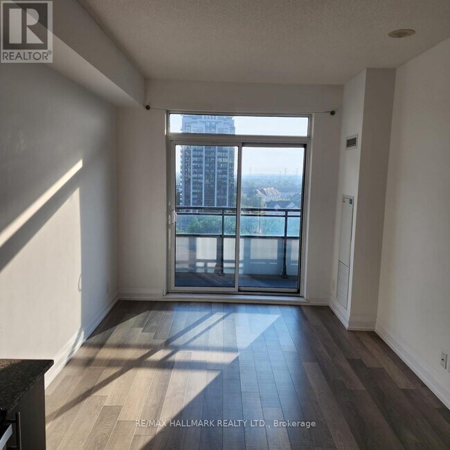 Photo du bâtiment - 7890 Bathurst St