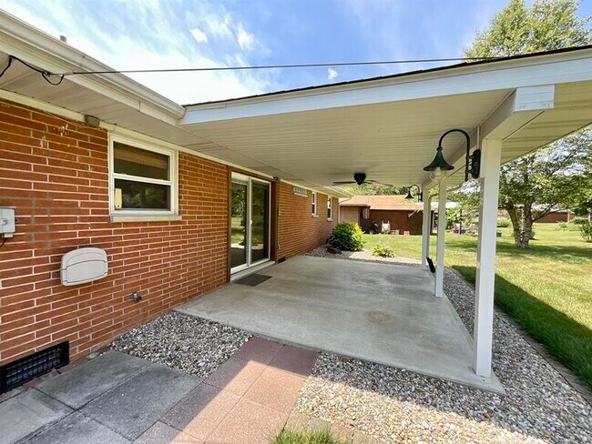 Building Photo - 45 Fenwood Dr