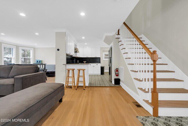 Building Photo - 605 2nd Ave