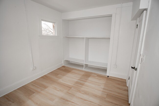 Foto del edificio - 1388 W 83rd St